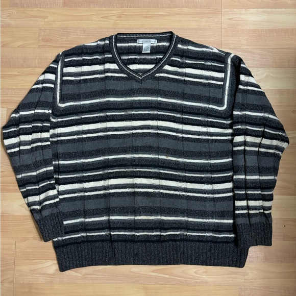 Geoffrey Beene Knit Sweater - Picture 1 of 2